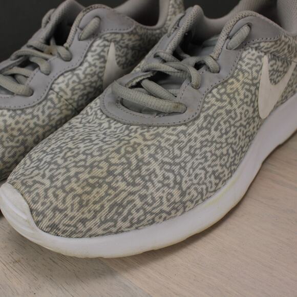 Nike Tanjun Shoes Womens 8 Gray White Running Sneakers - Picture 10 of 10